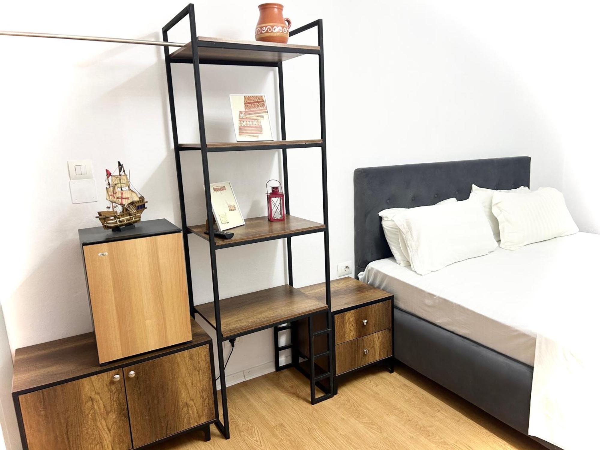Budget Retreat Tirana & Studios Екстер'єр фото