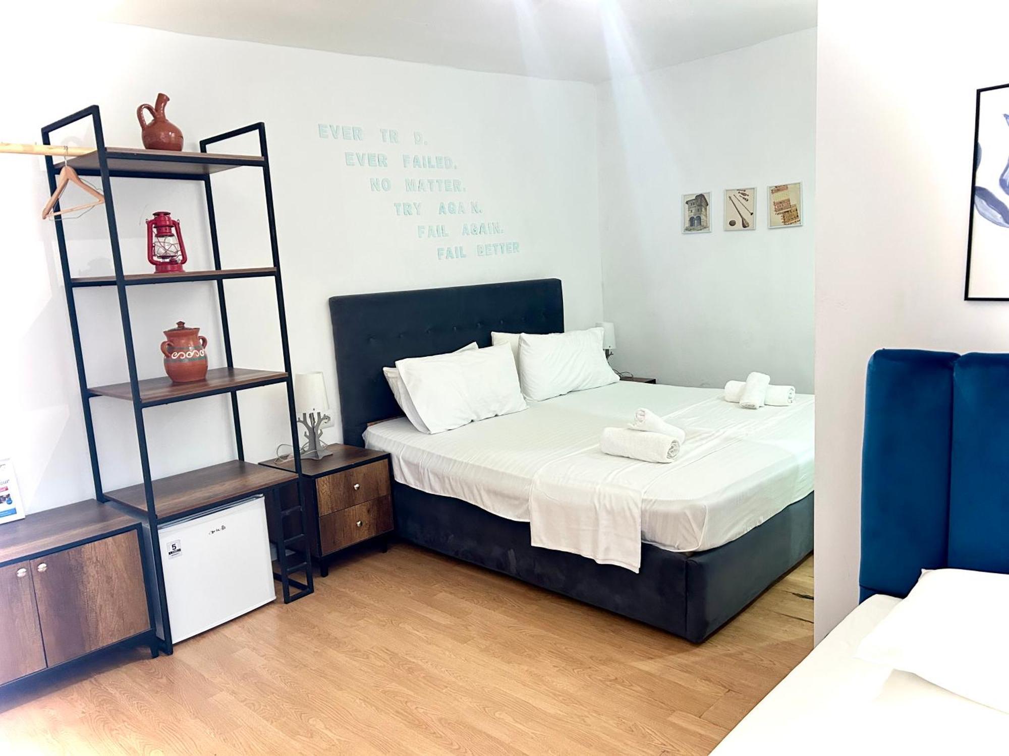 Budget Retreat Tirana & Studios Екстер'єр фото