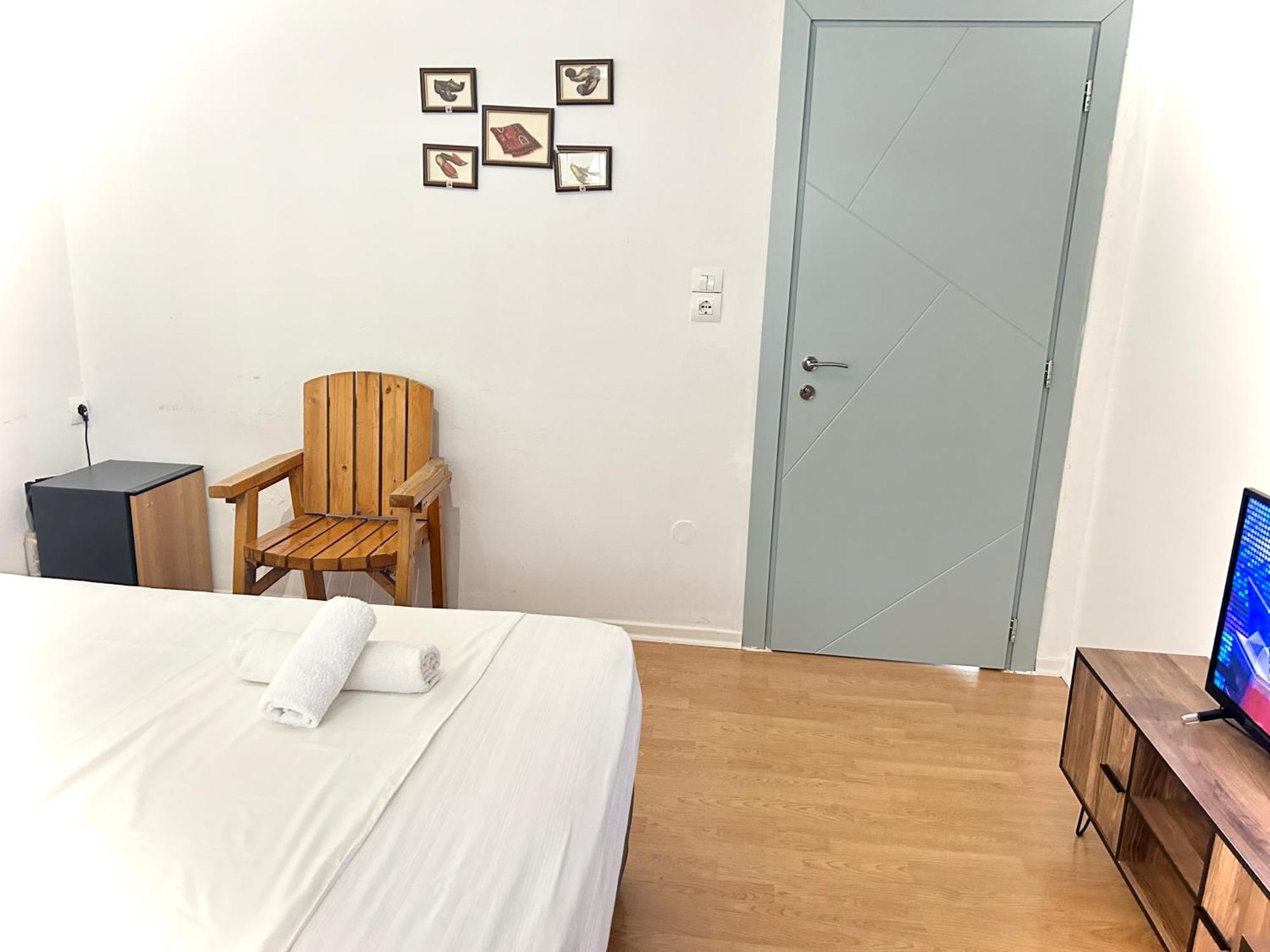 Budget Retreat Tirana & Studios Екстер'єр фото