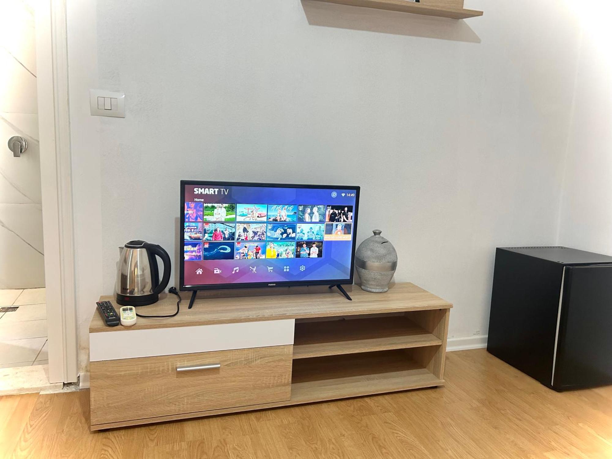 Budget Retreat Tirana & Studios Екстер'єр фото
