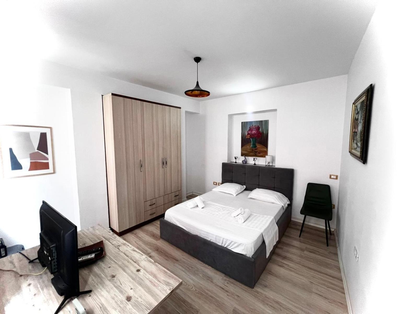 Budget Retreat Tirana & Studios Екстер'єр фото